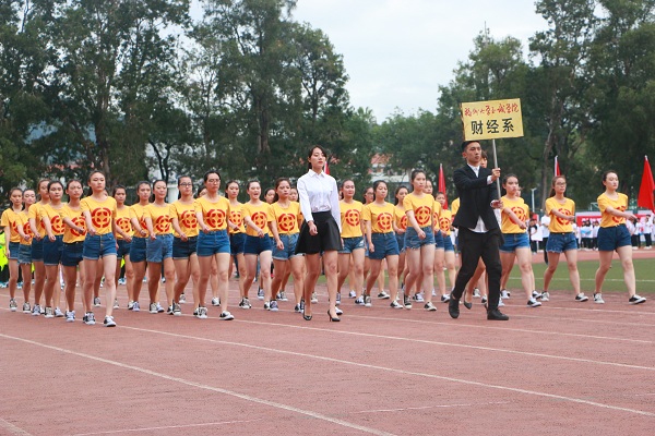 财经女子铜钱方阵 (2).JPG
